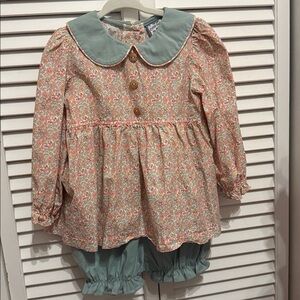 Adorable Floral Blouse with Green Collar